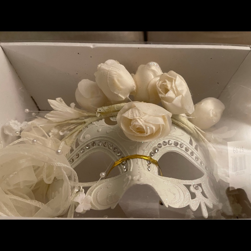 NWT White Bridal Halloween Mask